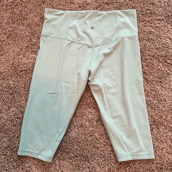 Athleta Size Large Petite Green knee length leggings/shorts, like new EUC - Picture 4 of 5